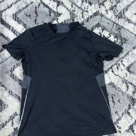 lululemon athletica Black and Gray Short Sleeve Tee - Picture 1 of 4